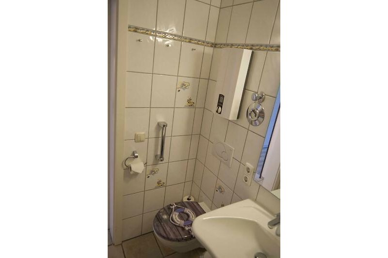 Toilette im Badezimmer der Fewo am Südstrand auf Fehmarn