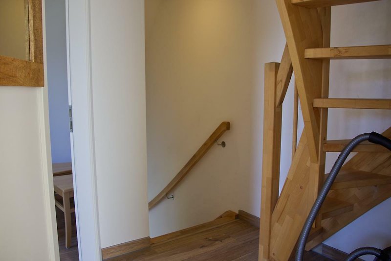 Flur mit Treppe im Ferienhaus für 6 Personen auf Fehmarn