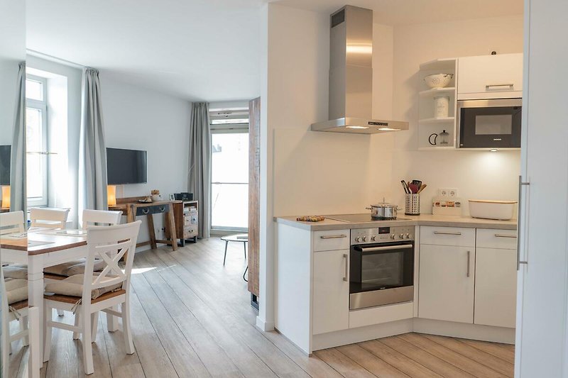 Wohnzimmer mit Küchenzeile in der Ferienwohnung bis 4 Personen in Burg auf Fehmarn