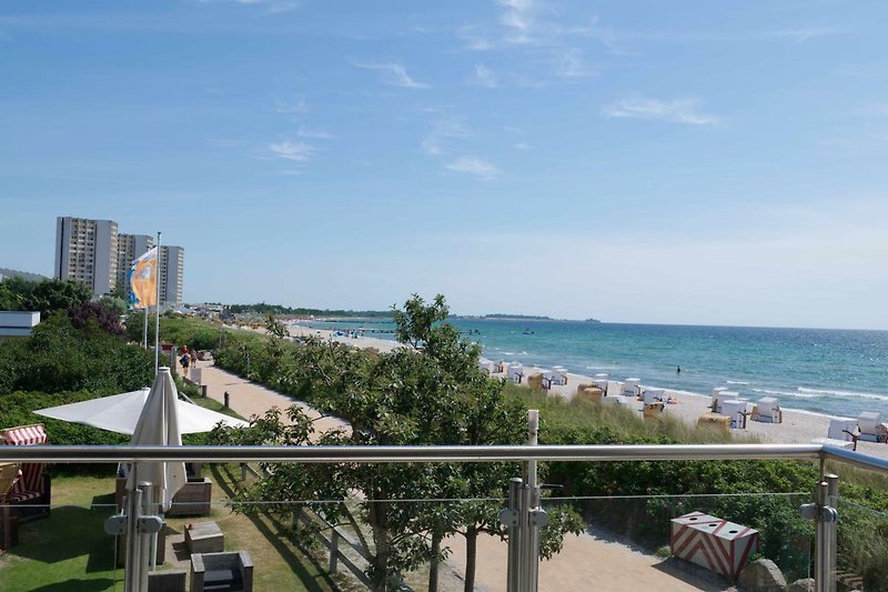 Ausblick vom Balkon der Ferienwohnung auf den Südstrand und die IFA Hotels