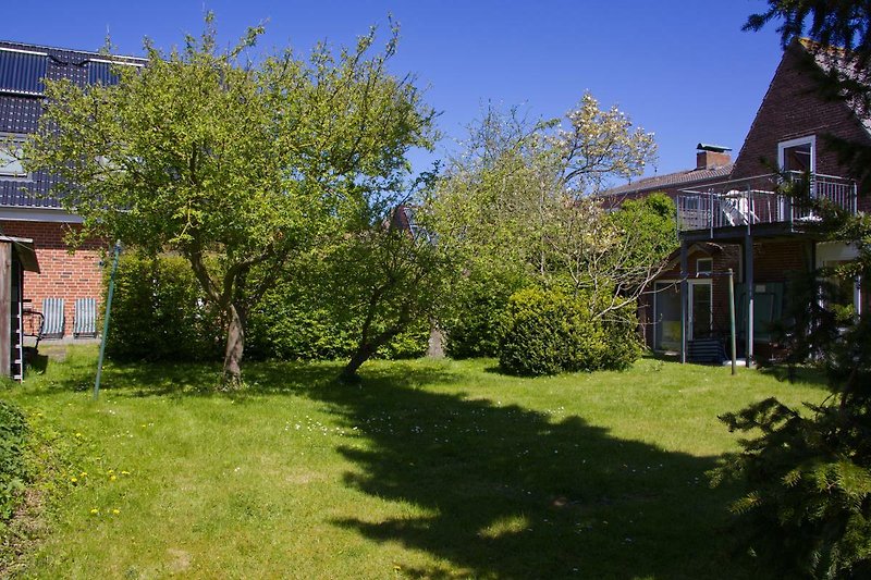 Spielwiese hinter dem Ferienhaus
