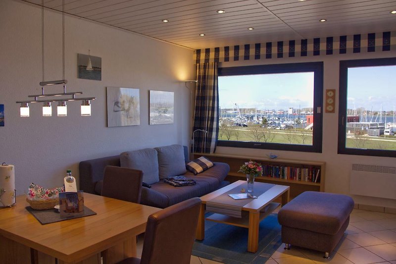 Das Wohnzimmer der Ferienwohnung Inselblume 45 am Yachthafen, direkt am Meer auf Fehmarn