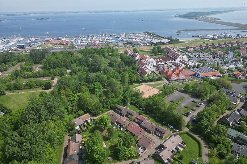 Unser Ferienpark mit Blick auf das Grevelingenmeer und dem Yachthafen