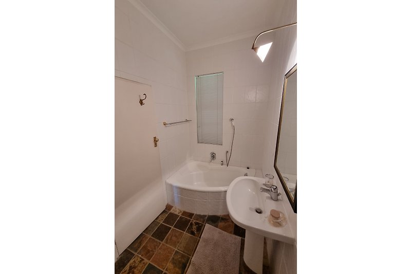 Gästezimmer 2 - Privat Badezimmer mit Badewanne