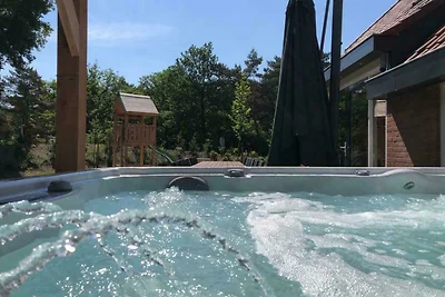 Familienhaus De Rheezermaten mit Whirlpool | ...