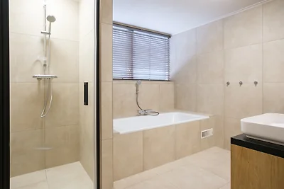 Familienhaus Rheeze mit Whirlpool | 10...