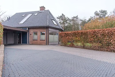 Familienhaus Rheeze mit Whirlpool | 10...