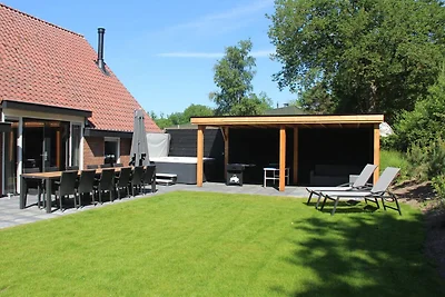 Familienhaus De Rheezermaten mit Whirlpool | ...