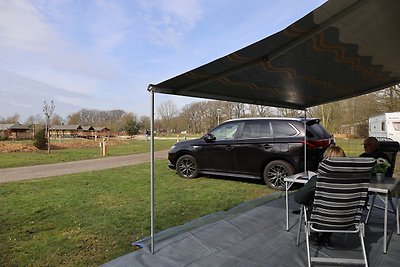 Camping-Stellplatz mit Parkplatz