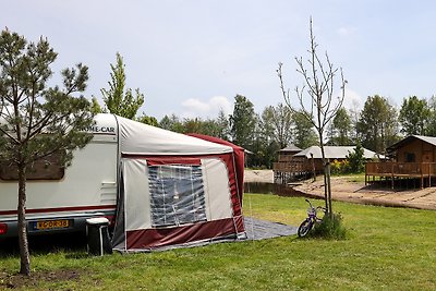 Kampeerplaats aan de speelvijver