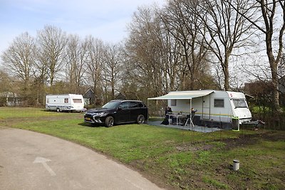 Camping-Stellplatz mit Parkplatz