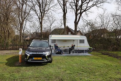 Camping-Stellplatz mit Parkplatz