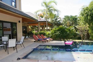 Pool Villa in Strandnaehe (NM01)