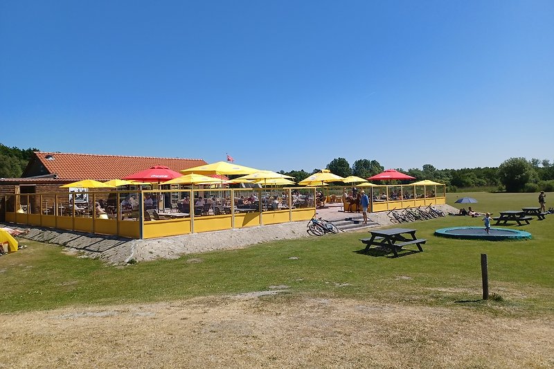 Umgebung: Strandrestaurant "Meerzicht" nahe des Ferienparks