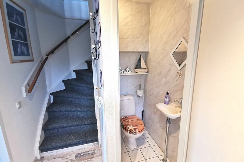 Treppenhaus und Gäste-WC