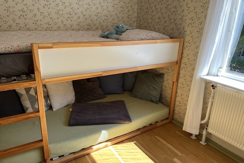 Schlafzimmer 2 (2 Betten für 3 Personen)