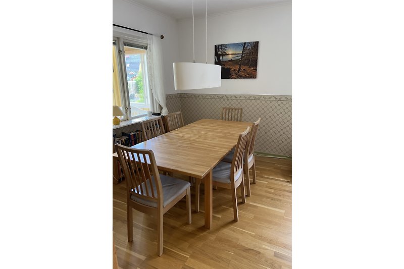 Large dining table for 6 people