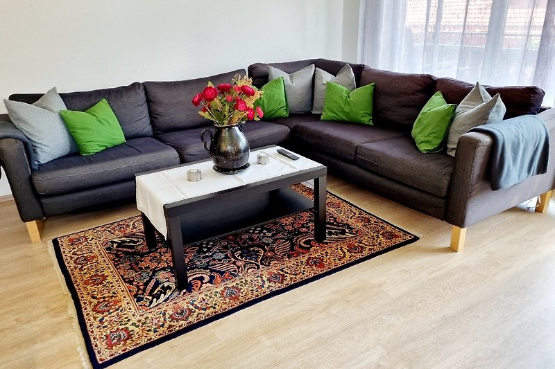 Couch /Schlafsofa ausziehbar für bis zu 2 Personen