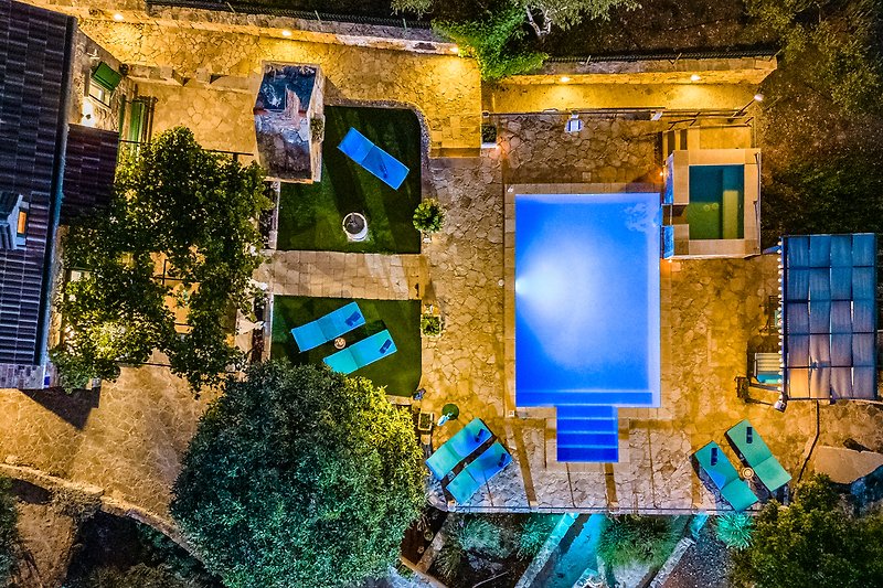 Holiday home by night