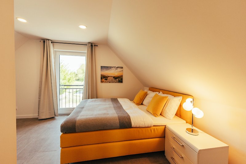 Das gelbe Schlafzimmer im Dachgeschoss