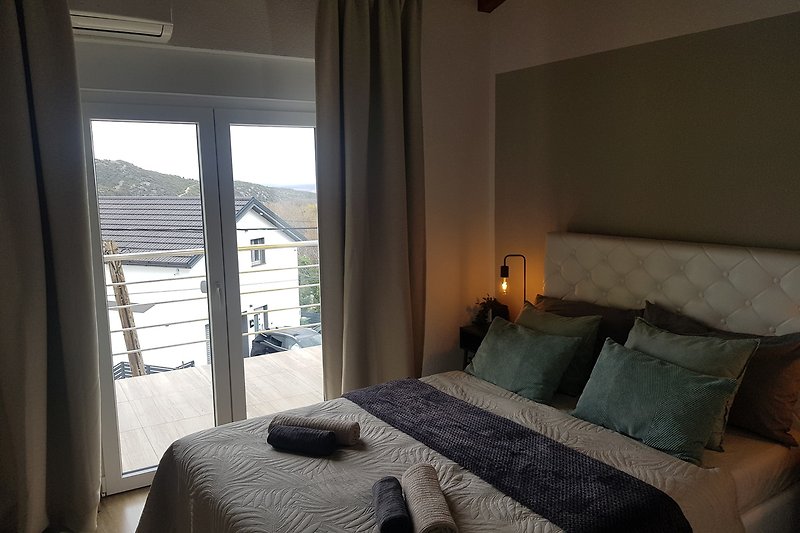 Familienzimmer mit einem französischem Doppelbett (140cmx200cm)