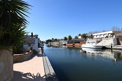 Super Villa Emporda in Empuriabrava