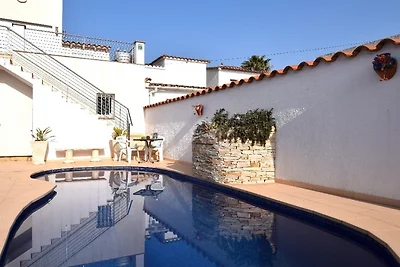 Super Villa Emporda in Empuriabrava