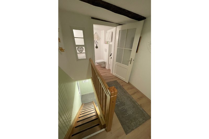Treppenaufgang zum 1. Stock / Gäste WC