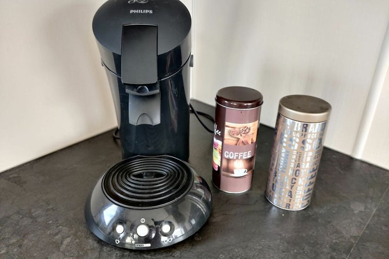 coffee, tea, coffee machine, kettle and broadtoaster available