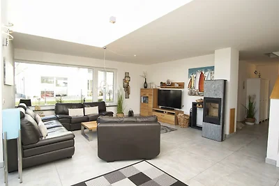 Villa Kristall Haus: Gartengrundstück, Kamin