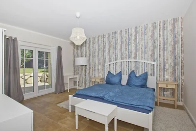 Ferienhaus Auszeit FeWo1: Terrasse, Garten,...