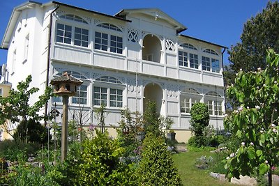 Villa mit Sonnenhof FeWo Gartenzauber: ruhige...