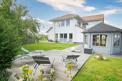 Villa Kristall Haus: Gartengrundstück, Kamin