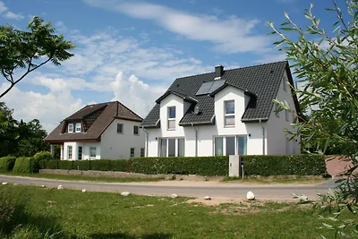 F-1037 Ferienhaus Neuendorf Haus: Terrasse, G...