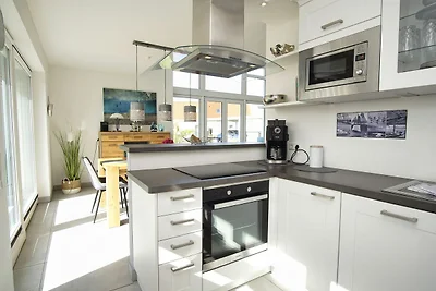 Villa Kristall Haus: Gartengrundstück, Kamin