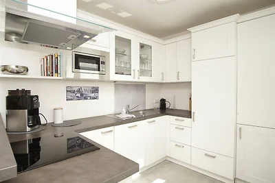 Villa Kristall Haus: Gartengrundstück, Kamin