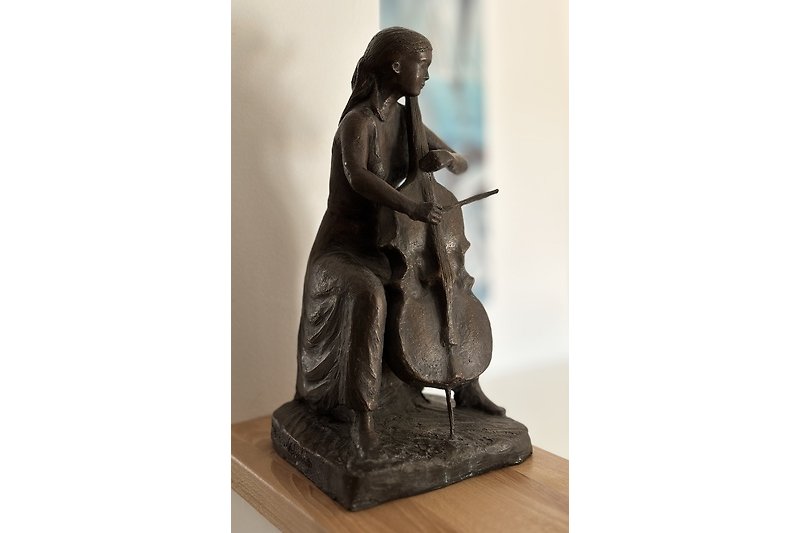 Bronze-Skulptur "Cellistin"