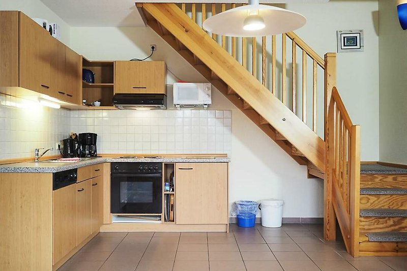 Küchenzeile mit Treppenaufgang