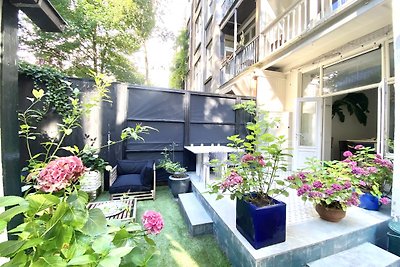 Sunny & Centre Canal Apt + Garden