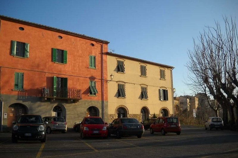 Palazzo Situato nel centro storico di Castagneto Carducci