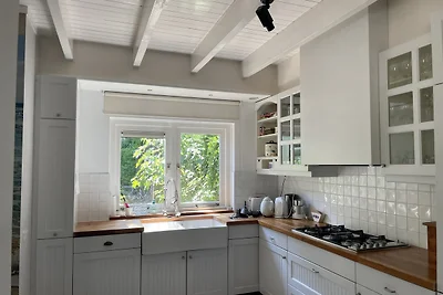 Haus in den Dünen mit großem Garten