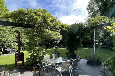 Haus in den Dünen mit großem Garten