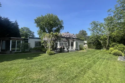 Haus in den Dünen mit großem Garten