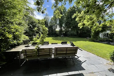 Haus in den Dünen mit großem Garten