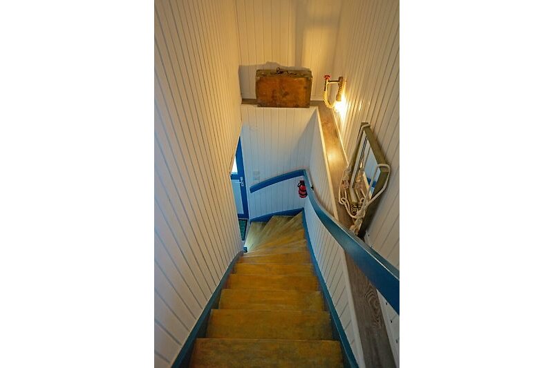 Treppe zwischen oberer und unterer Wohnung