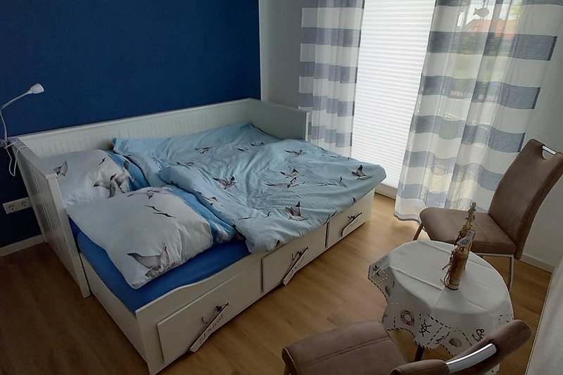 kleines Zimmer - Bett ausgezogen