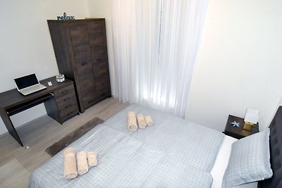 Haus in Rijeka mit 5 Schlafzimmer,3 Badezimmer,Pool,private Parking