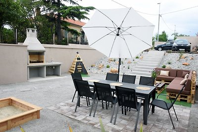 Haus in Rijeka mit 5 Schlafzimmer,3 Badezimmer,Pool,private Parking