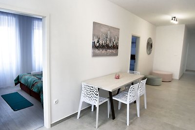 Haus in Rijeka mit 5 Schlafzimmer,3 Badezimmer,Pool,private Parking