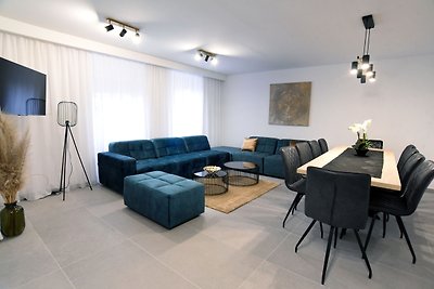 Haus in Rijeka mit 5 Schlafzimmer,3 Badezimmer,Pool,private Parking